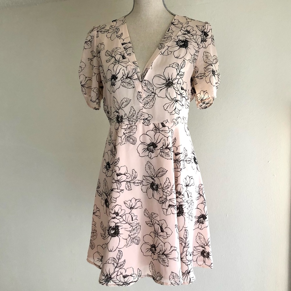 🟡3/$25. Forever 21 floral dress